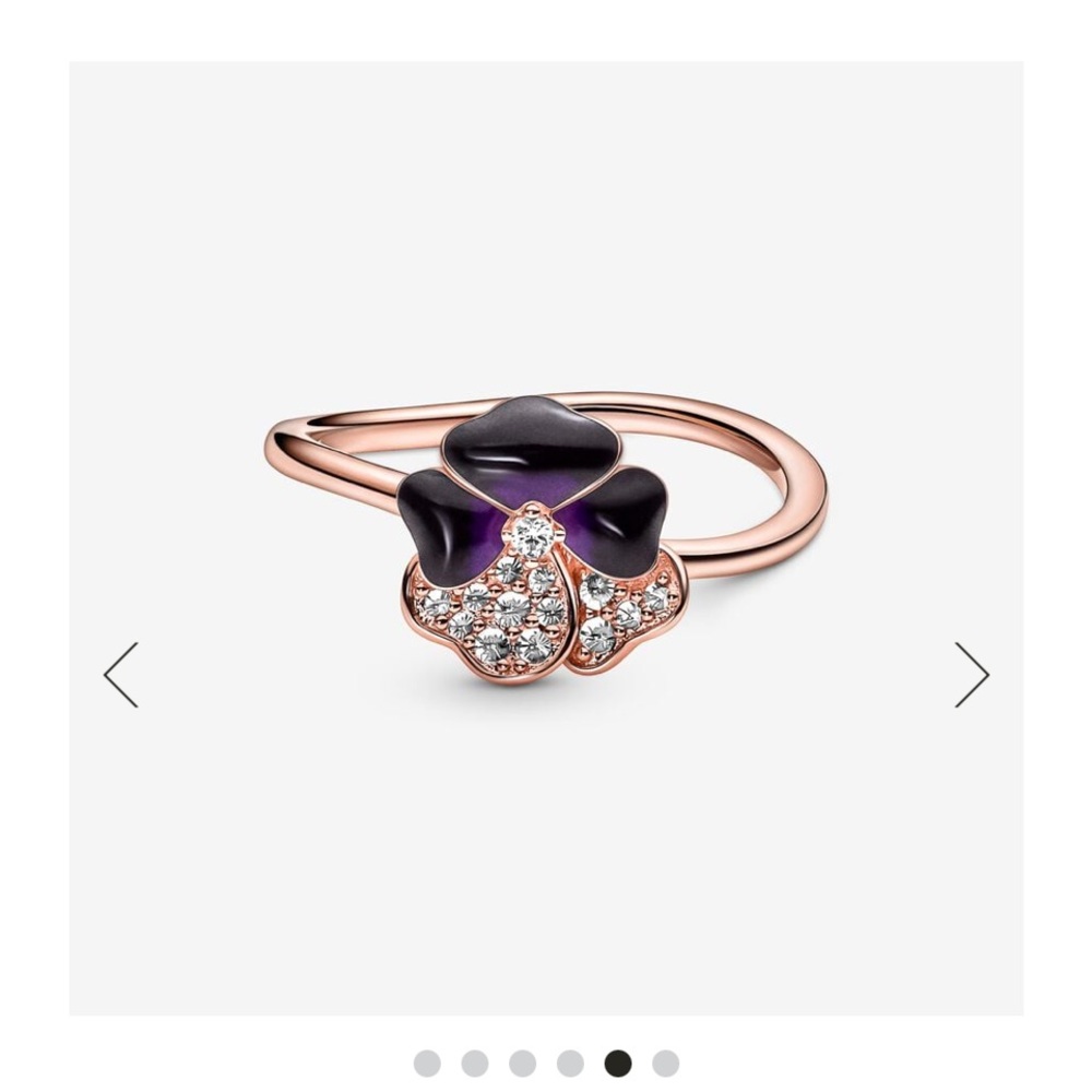 Pandora rose gold ring w/ dark purple flower 🌸 Luxury quality! Size 8!